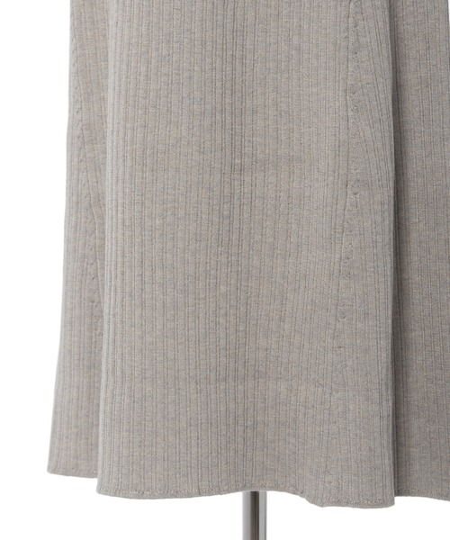 CLEARIMPRESSION （クリアインプレッション）の「ハイネックフレアーニットワンピース（ワンピース・レディース・ダークブラウン/ネイビー/グレイッシュベージュ・フリー）」の10枚目の写真
