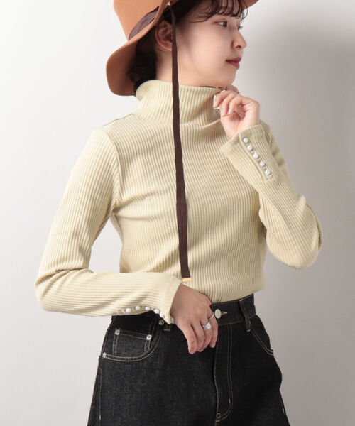fredy emue（フレディエミュ）の「パールボタンリブタートルプルオーバー（Tシャツ/カットソー・レディース・ブラック/イエロー系その他/ブラウン/オフホワイト・38）」の4枚目の写真
