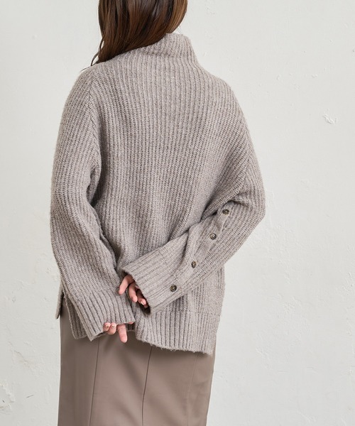 natural couture(ナチュラルクチュール)の「袖下釦デザインゆるシルエットニット(ニット/セーター・レディース・ピンク/アイボリー/モカ/スミクロ・FREE)」の12枚目の写真