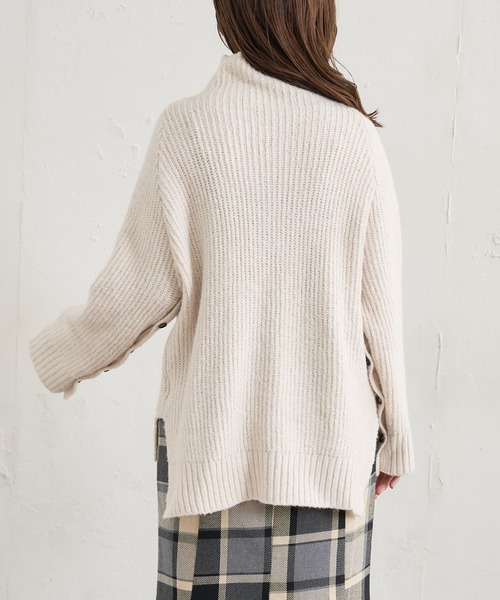 natural couture(ナチュラルクチュール)の「袖下釦デザインゆるシルエットニット(ニット/セーター・レディース・ピンク/アイボリー/モカ/スミクロ・FREE)」の17枚目の写真