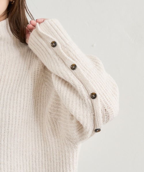 natural couture(ナチュラルクチュール)の「袖下釦デザインゆるシルエットニット(ニット/セーター・レディース・ピンク/アイボリー/モカ/スミクロ・FREE)」の6枚目の写真