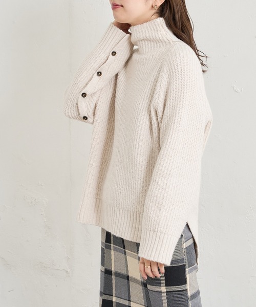 natural couture(ナチュラルクチュール)の「袖下釦デザインゆるシルエットニット(ニット/セーター・レディース・ピンク/アイボリー/モカ/スミクロ・FREE)」の20枚目の写真
