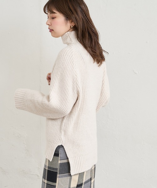 natural couture(ナチュラルクチュール)の「袖下釦デザインゆるシルエットニット(ニット/セーター・レディース・ピンク/アイボリー/モカ/スミクロ・FREE)」の11枚目の写真
