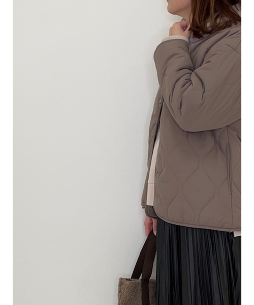 SHOO・LA・RUE(シューラルー)の「◆【M-3L】中綿キルトブルゾン(その他アウター・レディース・ブラック/カーキ/サンドベージュ・02/03/04/05)」の4枚目の写真