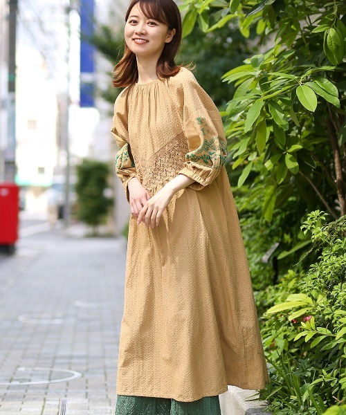 チチカカ（チチカカ）の「エコフレンドリーコットン ラクノウハンド刺繍2WAYワンピース（ワンピース・レディース・ホワイト/レッド/ベージュ・FREE）」の3枚目の写真