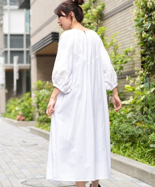 チチカカ（チチカカ）の「エコフレンドリーコットン ラクノウハンド刺繍2WAYワンピース（ワンピース・レディース・ホワイト/レッド/ベージュ・FREE）」の5枚目の写真