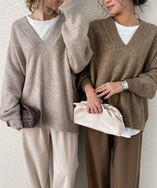 La-gemme(ラジェム)の「ウール混リブ袖ディープネックニット(ニット/セーター・レディース・ベージュ/ブラック/ダークグレー/カーキブラウン/ピンク・フリー)」の8枚目の写真