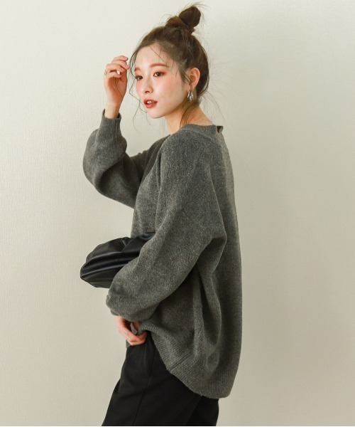 La-gemme(ラジェム)の「ウール混リブ袖ディープネックニット(ニット/セーター・レディース・ベージュ/ブラック/ダークグレー/カーキブラウン/ピンク・フリー)」の18枚目の写真