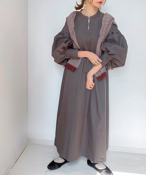 JUNOAH（ジュノア）の「ハーフジップボリュームスリーブワンピース（ワンピース・レディース・グリーン系その他/ブラック/ホワイト/グレー/チャコール/オレンジ/グレイッシュベージュ/ネイビー・LARGE/MEDIUM）」の4枚目の写真