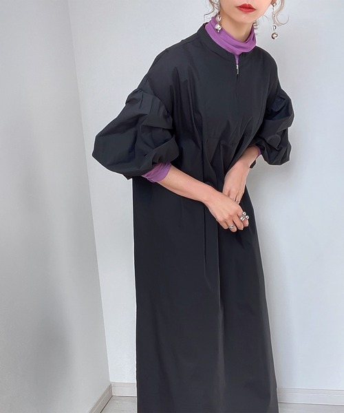 JUNOAH（ジュノア）の「ハーフジップボリュームスリーブワンピース（ワンピース・レディース・グリーン系その他/ブラック/ホワイト/グレー/チャコール/オレンジ/グレイッシュベージュ/ネイビー・LARGE/MEDIUM）」の11枚目の写真