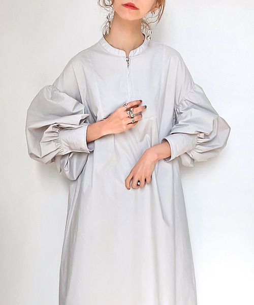 JUNOAH（ジュノア）の「ハーフジップボリュームスリーブワンピース（ワンピース・レディース・グリーン系その他/ブラック/ホワイト/グレー/チャコール/オレンジ/グレイッシュベージュ/ネイビー・LARGE/MEDIUM）」の21枚目の写真