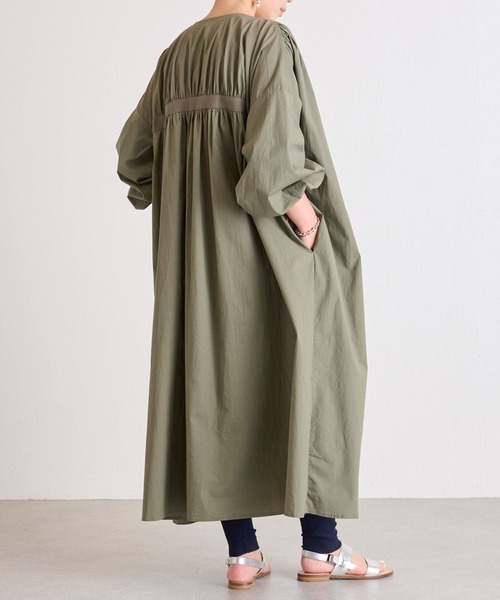 BEARDSLEY（ビアズリー）の「ギャザーハオリワンピース（ワンピース・レディース・カーキ/ダークグレー・FREE）」の10枚目の写真