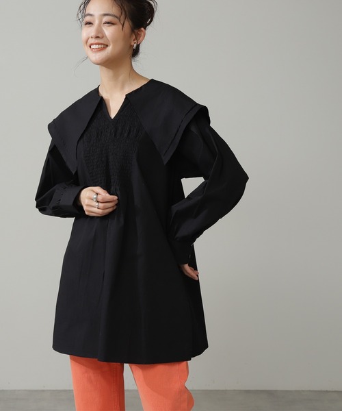 N.（N. Natural Beauty Basic）（エヌエヌナチュラルビューティーベーシック）の「◆フロントシャーリングビッグカラーチュニック（シャツ/ブラウス・レディース・オフホワイト/ブラック/インディゴブルー・MEDIUM）」の2枚目の写真