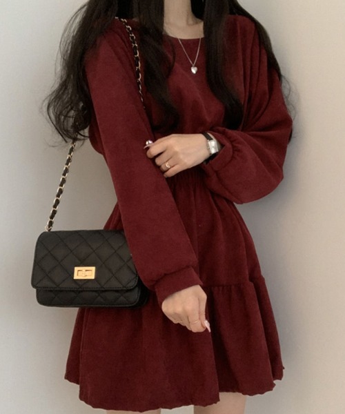 DAY CLOSET(デイ クローゼット)の「【ショート丈/シャーリングで細見せ】ぽわん袖のティアードワンピース レディース(ワンピース・レディース・ブラック/アイボリー/ワイン・M/L)」の7枚目の写真