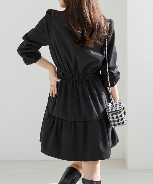 DAY CLOSET(デイ クローゼット)の「【ショート丈/シャーリングで細見せ】ぽわん袖のティアードワンピース レディース(ワンピース・レディース・ブラック/アイボリー/ワイン・M/L)」の14枚目の写真