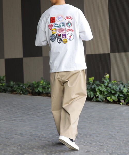 FREAK'S STORE(フリークスストア)の「WEB限定 ビッグシルエット バック刺繍 ランダムワッペンデザイン クルーネックTシャツ(Tシャツ/カットソー・メンズ・ブラック/アッシュグレー/ダークグリーン/ホワイト/ロイヤルブルー・MEDIUM/LARGE/SMALL)」の15枚目の写真