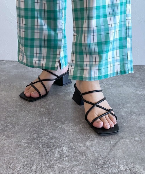 PAGEBOY（ページボーイ）の「マルチストラップサンダル（サンダル・レディース・ブラック/シルバー/グリーン・MEDIUM/LARGE）」の4枚目の写真