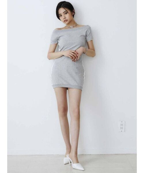 GYDA(ジェイダ)の「サイドラインオフショルタイトミニワンピース(ワンピース・レディース・グレー/ブラック・FREE)」の6枚目の写真
