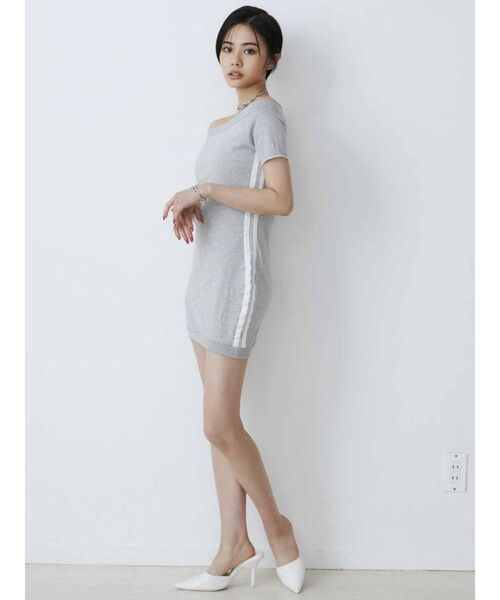 GYDA(ジェイダ)の「サイドラインオフショルタイトミニワンピース(ワンピース・レディース・グレー/ブラック・FREE)」の8枚目の写真