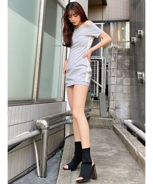 GYDA(ジェイダ)の「サイドラインオフショルタイトミニワンピース(ワンピース・レディース・グレー/ブラック・FREE)」の13枚目の写真