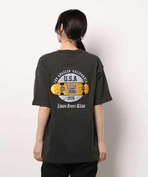 VISION STREET WEAR(ヴィジョンストリートウェア)の「【VISION STREET WEAR】刺繍 グラフィックプリントTシャツ(Tシャツ/カットソー・レディース・グレー系2/ライトグリーン系2/マスタード/ホワイト系2/ブルー/ライトグリーン系1/ホワイト系3/パープル系2/グレー系3/パープル系1/ホワイト系1/グレー系1/グレー系4/ライトグリーン系3/イエロー系1/ホワイト系4・LARGE/MEDIUM/X-LARGE)」の20枚目の写真