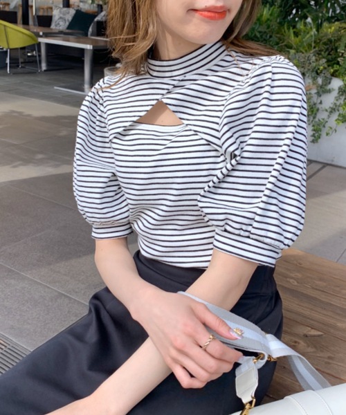 OLIVE des OLIVE(オリーブデオリーブ)の「ヘルシーデコルテ半袖トップス(Tシャツ/カットソー・レディース・オフホワイト/ブラック/アイボリー・FREE)」の3枚目の写真