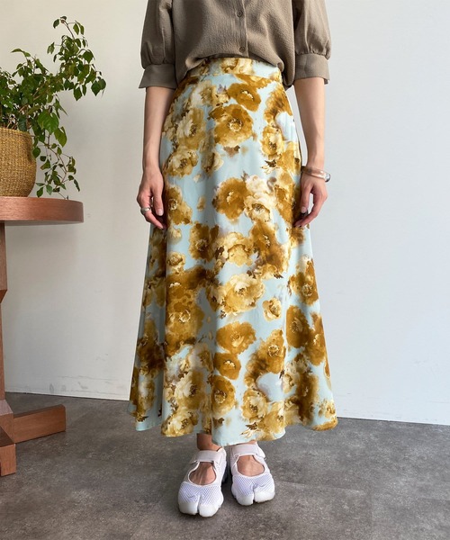 Thevon（ゼボン）の「水彩ボタニカル柄スカート（スカート）」 - WEAR