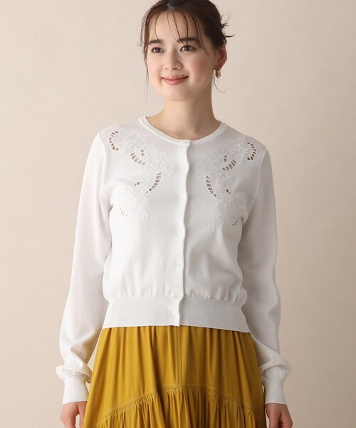 OPAQUE.CLIP(オペークドットクリップ)の「◆フラワーエンブロイダリーカーディガン(カーディガン/ボレロ・レディース・ホワイト系/ブラック/サンドベージュ・38)」の4枚目の写真