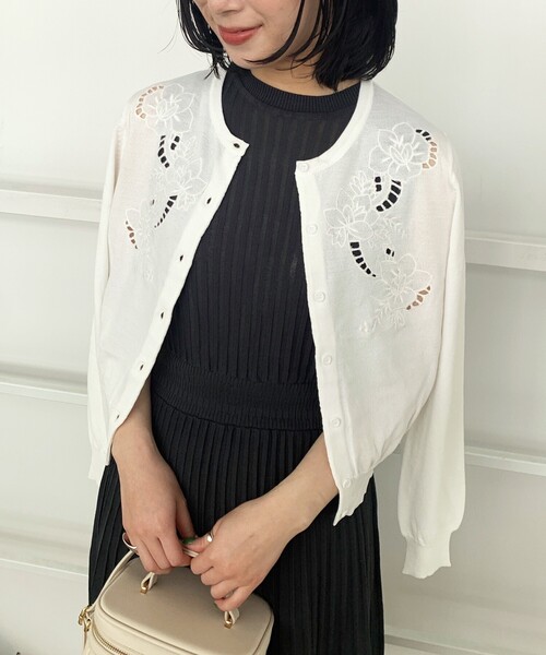 OPAQUE.CLIP(オペークドットクリップ)の「◆フラワーエンブロイダリーカーディガン(カーディガン/ボレロ・レディース・ホワイト系/ブラック/サンドベージュ・38)」の16枚目の写真