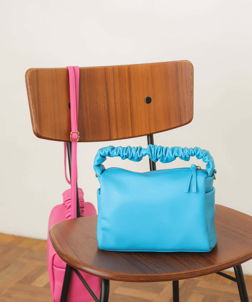 SENSE OF PLACE by URBAN RESEARCH(センスオブプレイスバイアーバンリサーチ)の「ギャザーハンドルバッグ(ハンドバッグ・レディース・ブラック/ブルー/グリーン/オレンジ/ピンク/アイボリー・ONE)」の7枚目の写真