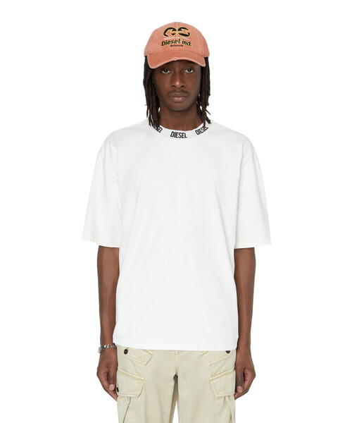 DIESEL（ディーゼル）の「メンズ Tシャツ ルーズフィット（Tシャツ/カットソー・メンズ・ホワイト/ブラック・X-SMALL/SMALL/X-LARGE/XXX-LARGE/LARGE/XX-LARGE/MEDIUM）」の10枚目の写真