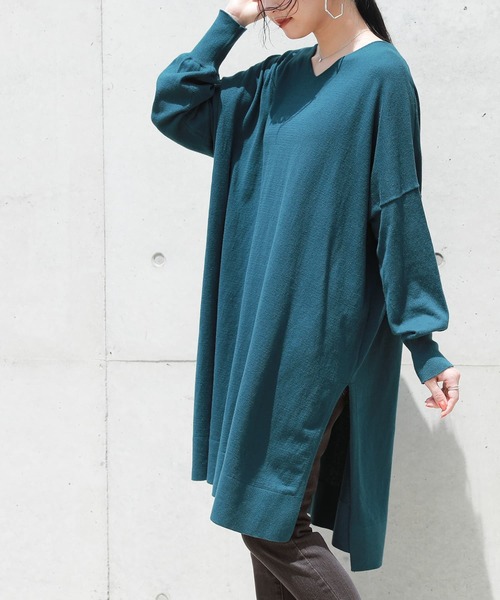 osharewalker（オシャレウォーカー）の「【廃盤】『ドルマンチュニックVネックニット』（ニット/セーター・レディース・ブラック/ベージュ/ブルーグリーン/パープル・FREE）」の4枚目の写真