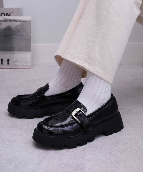 GeeRA（ジーラ）の「ベルト付厚底ローファー（ローファー・レディース・ブラック/ダークブラウン・SMALL/MEDIUM/LARGE/X-LARGE）」の2枚目の写真