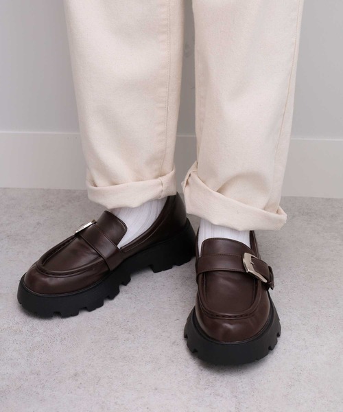 GeeRA（ジーラ）の「ベルト付厚底ローファー（ローファー・レディース・ブラック/ダークブラウン・SMALL/MEDIUM/LARGE/X-LARGE）」の3枚目の写真