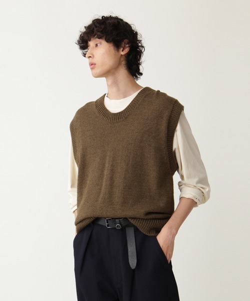 MHL.（エムエイチエル）の「DRY MERINO WOOL（ベスト・メンズ・カーキ/ベージュ系その他3・MEDIUM/LARGE）」の2枚目の写真
