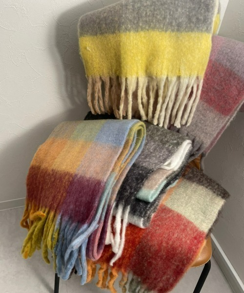 sakishimatokyo（サキシマトーキョー）の「<ふわふわ>チェックボリュームマフラー/ストール/ショール（ストール/ショール・レディース・イエロー系/レッド系/グリーン系/ピンク系/マルチ/ブルー系その他/ブラック系その他・FREE）」の9枚目の写真