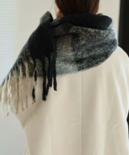 sakishimatokyo（サキシマトーキョー）の「<ふわふわ>チェックボリュームマフラー/ストール/ショール（ストール/ショール・レディース・イエロー系/レッド系/グリーン系/ピンク系/マルチ/ブルー系その他/ブラック系その他・FREE）」の20枚目の写真