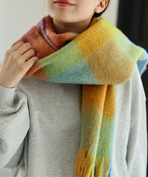 sakishimatokyo（サキシマトーキョー）の「<ふわふわ>チェックボリュームマフラー/ストール/ショール（ストール/ショール・レディース・イエロー系/レッド系/グリーン系/ピンク系/マルチ/ブルー系その他/ブラック系その他・FREE）」の21枚目の写真