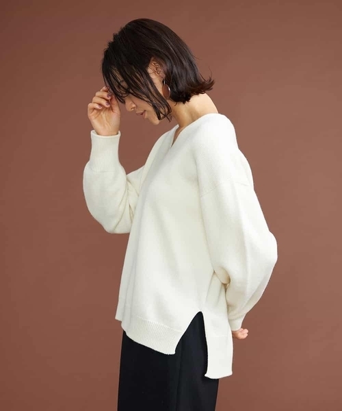 MICHEL KLEIN(ミッシェル・クラン)の「サイドスリットVネックウールニット(ニット/セーター・レディース・ライトブルー/アイボリー/ライトグレー・38)」の5枚目の写真