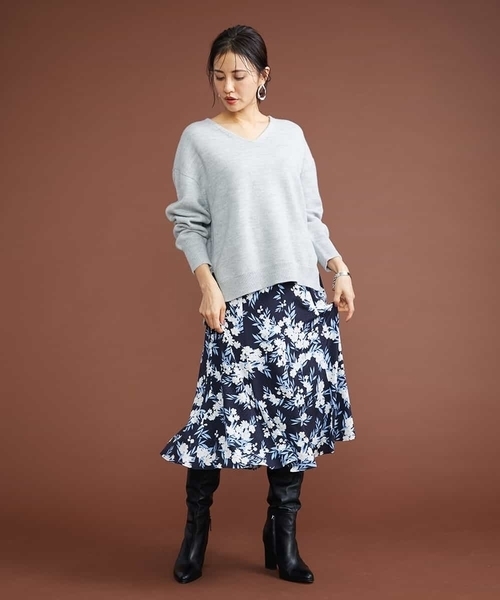 MICHEL KLEIN(ミッシェル・クラン)の「サイドスリットVネックウールニット(ニット/セーター・レディース・ライトブルー/アイボリー/ライトグレー・38)」の15枚目の写真