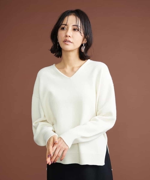 MICHEL KLEIN(ミッシェル・クラン)の「サイドスリットVネックウールニット(ニット/セーター・レディース・ライトブルー/アイボリー/ライトグレー・38)」の7枚目の写真