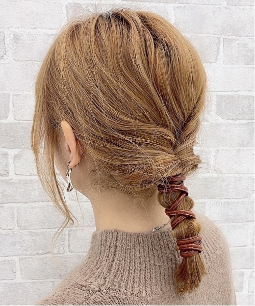 apres jour(アプレジュール)の「【apres jour×ARIAZ】フェイクレザーグルグルヘアワイヤー(その他ヘアアクセサリー・レディース・アイボリー/ベージュ/モカ・FREE)」の2枚目の写真