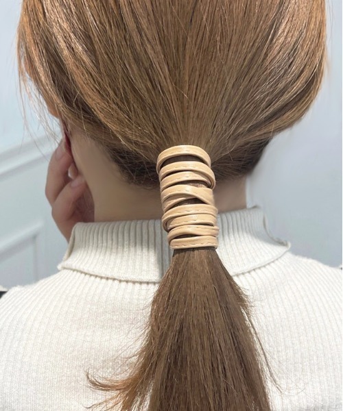 apres jour(アプレジュール)の「【apres jour×ARIAZ】フェイクレザーグルグルヘアワイヤー(その他ヘアアクセサリー・レディース・アイボリー/ベージュ/モカ・FREE)」の5枚目の写真