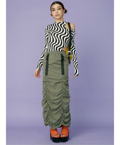 EVRIS（エヴリス）の「ウェーブパターンカットアウトトップス（Tシャツ/カットソー・レディース・ブラック/グリーン・FREE）」の6枚目の写真