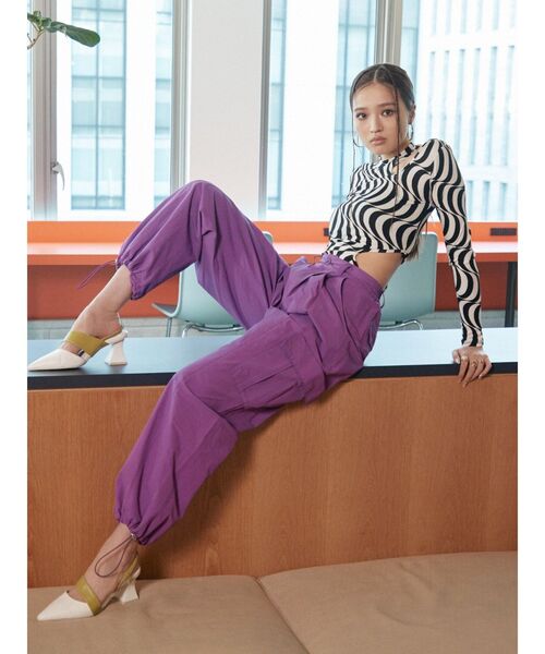 EVRIS（エヴリス）の「ウェーブパターンカットアウトトップス（Tシャツ/カットソー・レディース・ブラック/グリーン・FREE）」の11枚目の写真