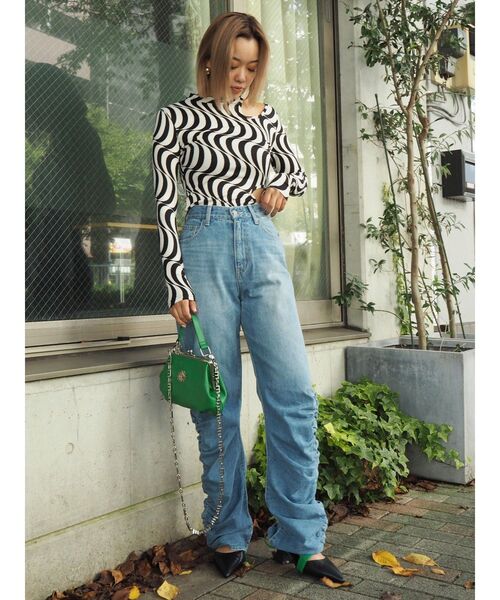 EVRIS（エヴリス）の「ウェーブパターンカットアウトトップス（Tシャツ/カットソー・レディース・ブラック/グリーン・FREE）」の16枚目の写真