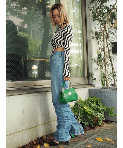 EVRIS（エヴリス）の「ウェーブパターンカットアウトトップス（Tシャツ/カットソー・レディース・ブラック/グリーン・FREE）」の20枚目の写真