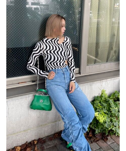 EVRIS（エヴリス）の「ウェーブパターンカットアウトトップス（Tシャツ/カットソー・レディース・ブラック/グリーン・FREE）」の21枚目の写真