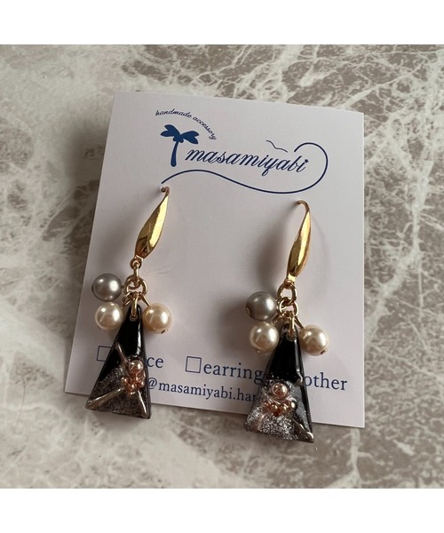 tone（トーン）の「【masamiyabi】三角レジンピアス(MA)（ピアス（両耳用）・レディース・グリーン/ライトグリーン/ベージュ/パープル/ブラック/ピンクベージュ・FREE）」の10枚目の写真