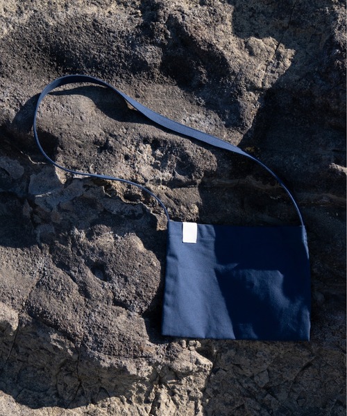 CASPER JOHN（キャスパージョン）の「Canvas shoulder bag/キャンバスショルダーバッグ（ショルダーバッグ・メンズ・グリーン/ホワイト/ラベンダー/ネイビー/オレンジ/オリーブ/ブラック/グレイッシュベージュ/ブルー/ナチュラル・FREE）」の7枚目の写真